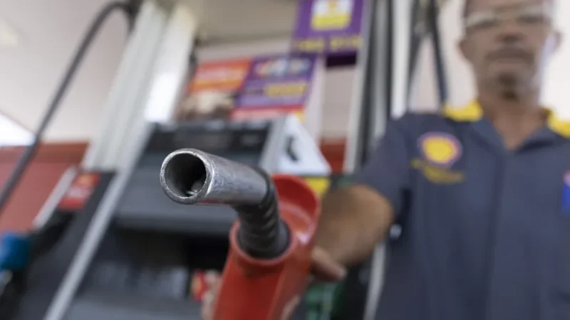 Petrobras reduz preço do diesel e combustível fica mais barato a partir desta segunda