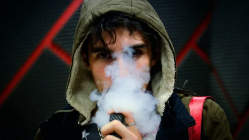 Uso de cigarro eletrônico entre adolescentes preocupa autoridades de saúde em Mato Grosso do Sul