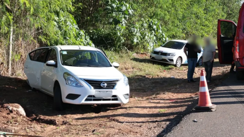 Mulher fica em estado grave após carro de aplicativo colidir com carreta no macroanel da BR-163