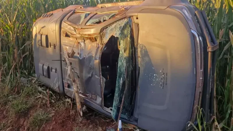 Perseguição termina com viatura do DOF capotada em estrada de terra em Maracaju