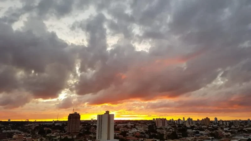 Frente fria provoca chuva e risco de temporais em Mato Grosso do Sul nesta segunda-feira