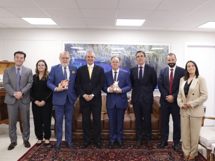 TJMS apresenta experiência em processo eletrônico a juiz da Suprema Corte do Peru