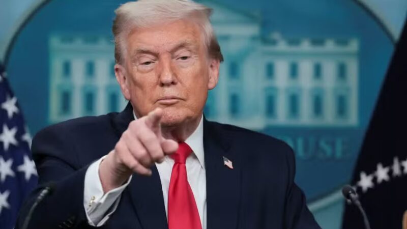 Trump diz que Irã “pagará o preço” por demora em acordo após nova escalada militar