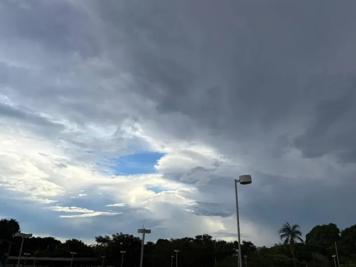 Frente fria ligada a ciclone extratropical provoca chuva e risco de temporais em Mato Grosso do Sul