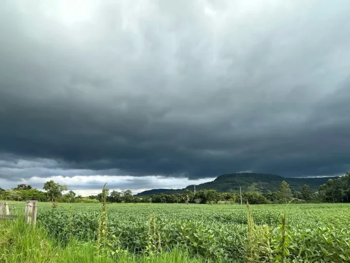 Temporal e granizo mantêm Mato Grosso do Sul em alerta neste sábado