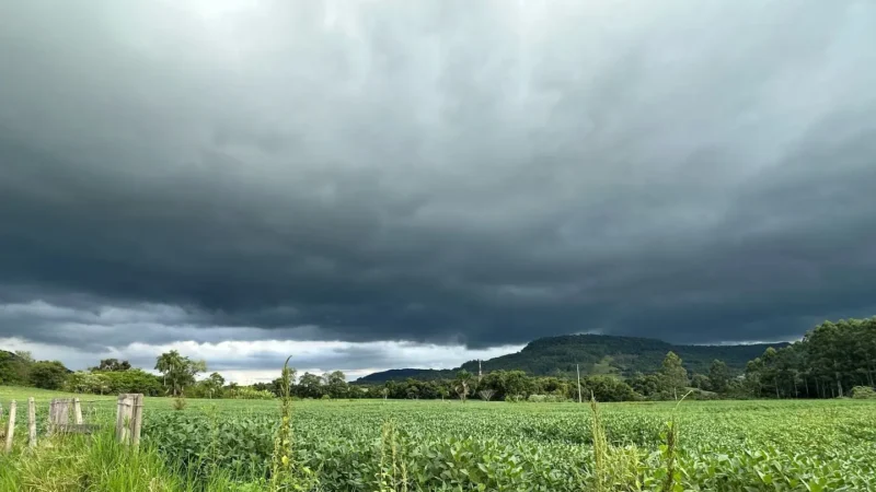 Temporal e granizo mantêm Mato Grosso do Sul em alerta neste sábado