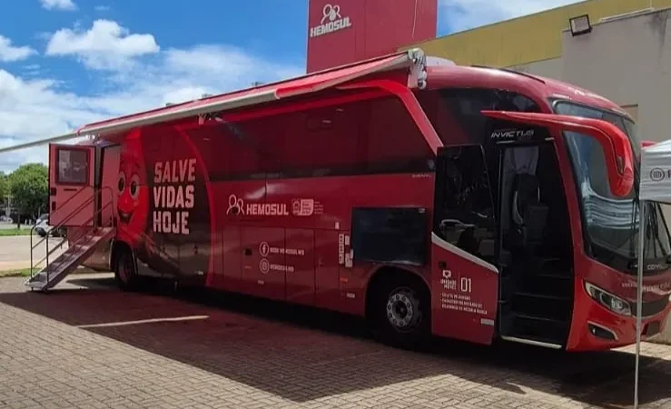 Ônibus do Hemosul percorre MS para incentivar doação de sangue e reforçar estoques