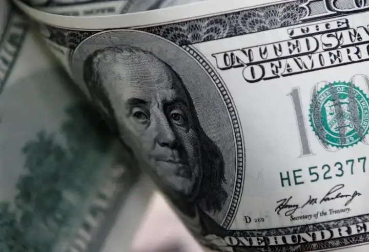 Dólar sobe e se aproxima de R$ 5,08 com cautela do mercado e preocupações fiscais
