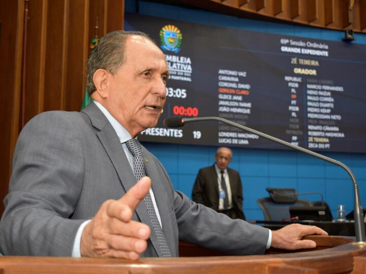 Zé Teixeira cobra explicações sobre taxa de iluminação pública em Laguna Carapã