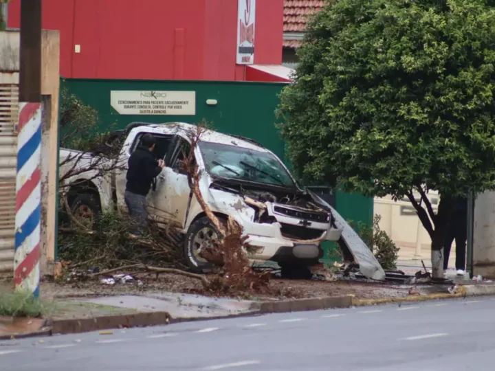 Militar do Exército se envolve em acidente fatal após suposta fuga de outra colisão em Campo Grande