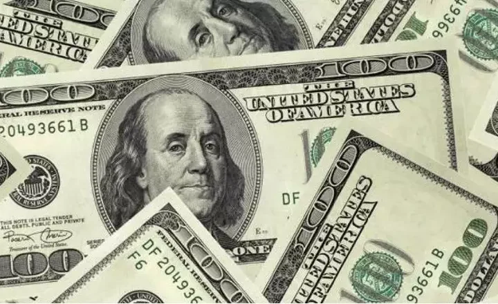 Dólar fecha em baixa e Bolsa sobe com trégua no Oriente Médio