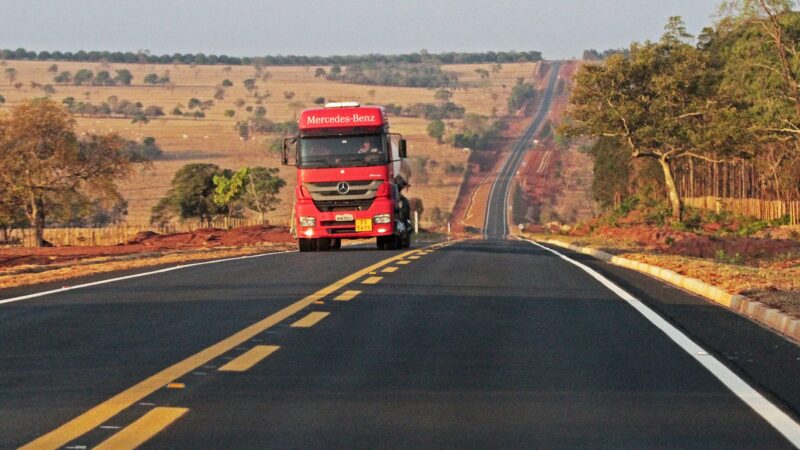 MS amplia malha asfaltada e projeta quase 6 mil quilômetros de rodovias pavimentadas até o fim de 2026