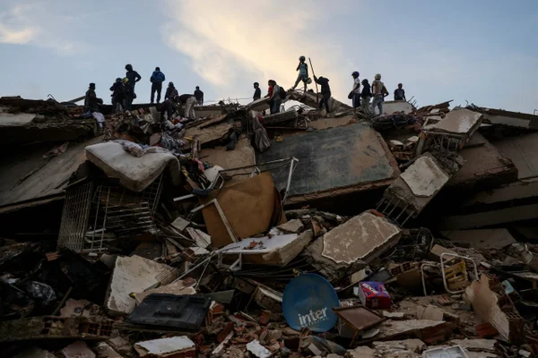 Novo terremoto de magnitude 5,1 atinge Venezuela enquanto buscas por vítimas continuam