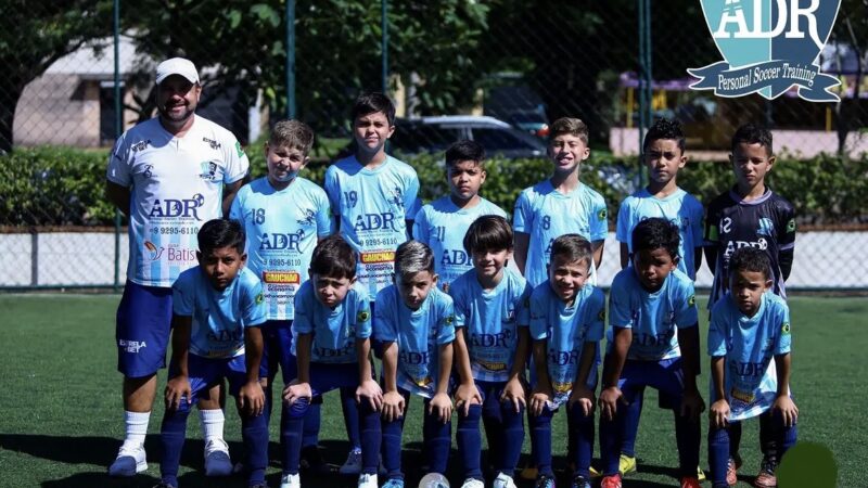Professor Adriano Arce une esporte e cidadania na formação de jovens jogadores