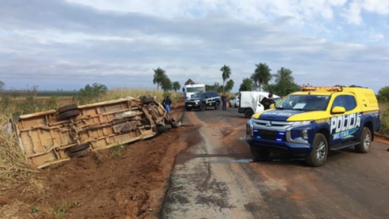 Acidente entre carro e van deixa mulher morta na MS-295; condutor é detido após teste do bafômetro