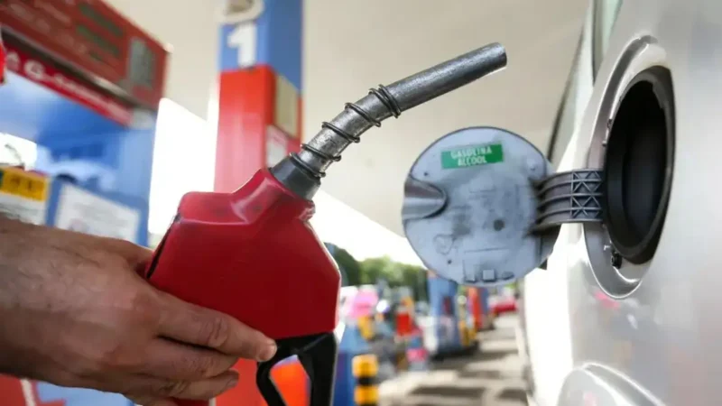 Abastecer em postos diferentes pode gerar economia de até R$ 35 na Capital