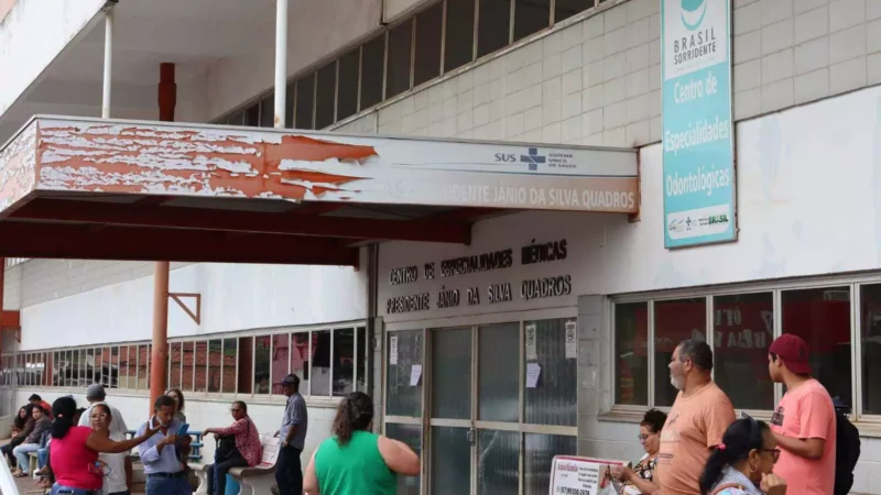 Pacientes esperam por horas e ficam sem consulta após ausência de dermatologista em Campo Grande