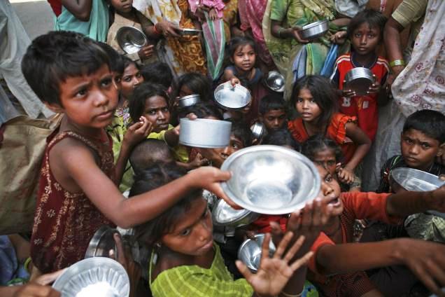 Fome no mundo recua pelo terceiro ano seguido, mas ainda atinge 645 milhões de pessoas