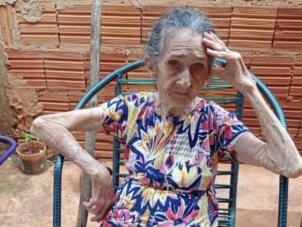 Idosa de 80 anos está há quatro meses sem receber benefício do INSS e família relata dificuldades