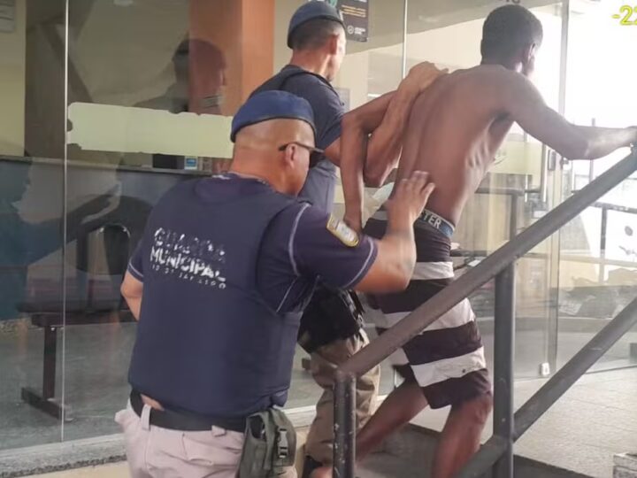 Homem é preso após ato de importunação sexual contra mulher e crianças em rodoviária
