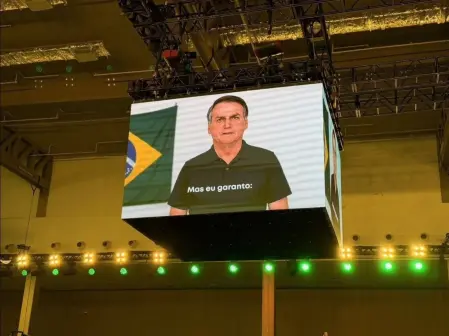 Bolsonaro tem 48 horas para esclarecer vídeo criado com IA, determina Moraes
