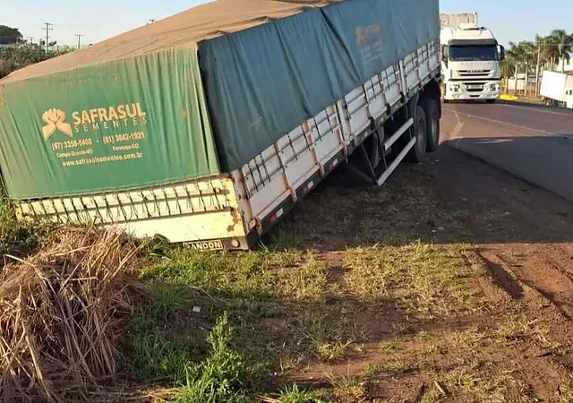 Três acidentes com carretas são registrados na BR-163 entre Campo Grande e Bandeirantes