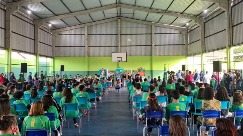 Nova regra veta comércio e restringe acesso de visitantes nas escolas estaduais de MS