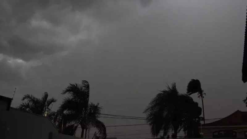 Temporal provoca falta de energia em sete bairros de Campo Grande