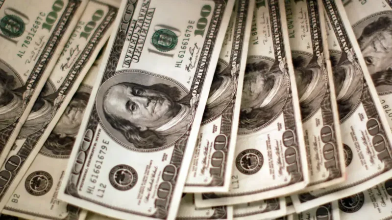Ibovespa avança 1,88% enquanto dólar fecha cotado a R$ 5,06