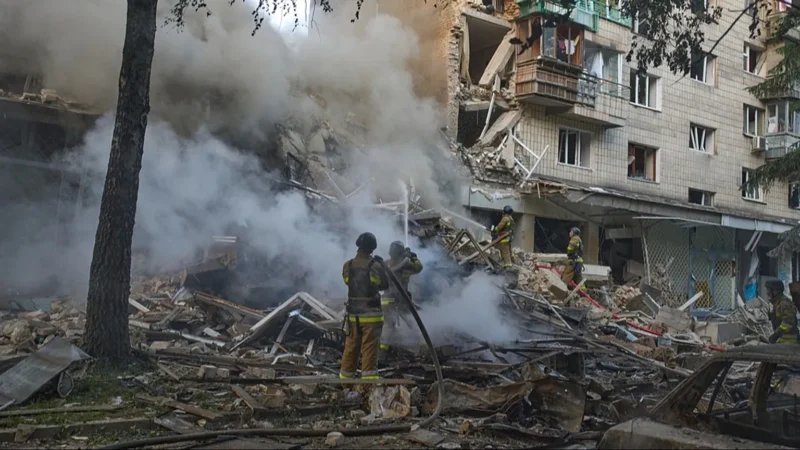 Ataque russo com mísseis e drones deixa ao menos 9 mortos e dezenas de feridos em Kiev