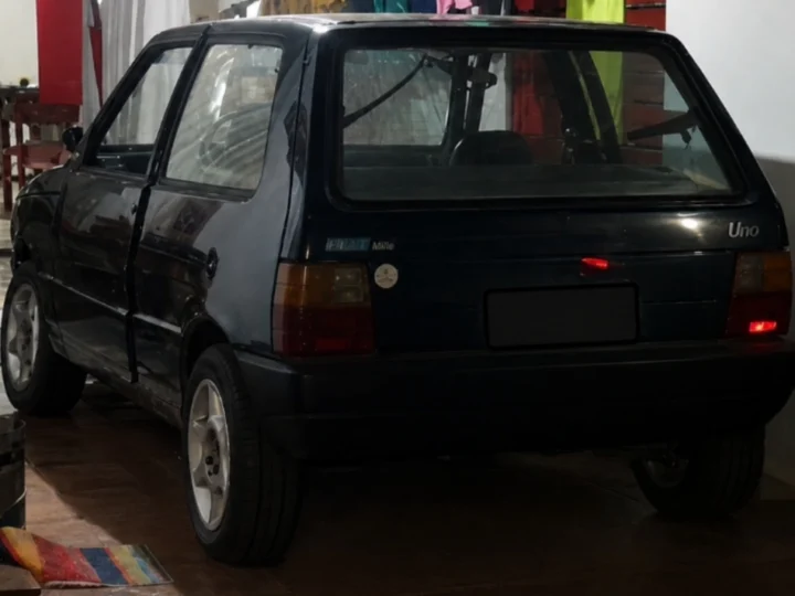 Pai e filha de 3 anos morrem em ataque a tiros dentro de carro
