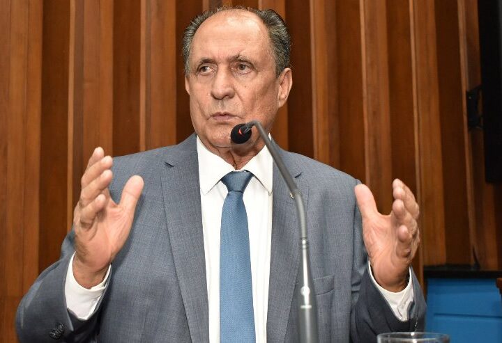 Zé Teixeira solicita melhorias para escola, área de lazer e reforço da segurança em Campo Grande e Ivinhema