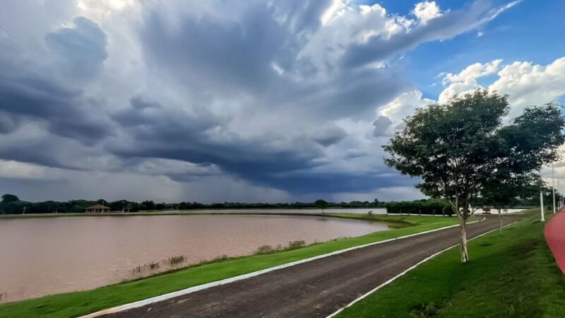 Frente fria muda o tempo em MS e aumenta risco de tempestades nesta segunda-feira