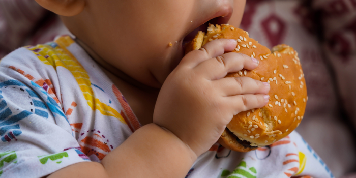 Prevenção ao colesterol deve começar na infância e exame é indicado aos 10 anos, diz cardiologista