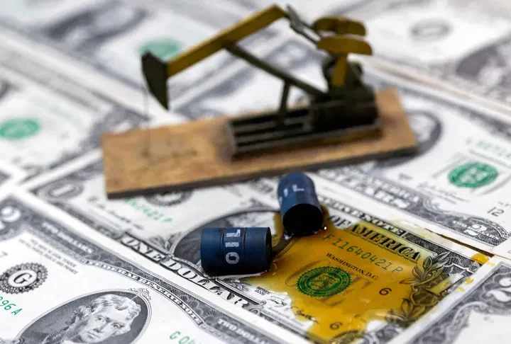 Dólar avança e fecha acima de R$ 5,11 em meio à tensão no Estreito de Ormuz
