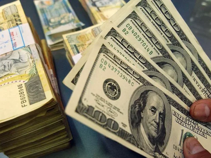 Dólar avança e fecha acima de R$ 5,17 em sessão marcada por cautela