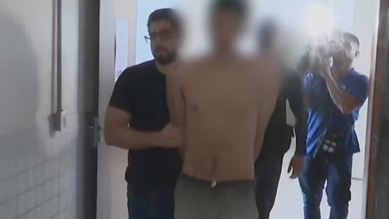 Homem é preso suspeito de se exibir para crianças perto de escola