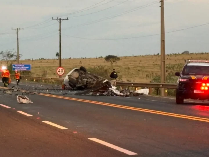 Carro e carreta colidem na BR-163 e deixam uma pessoa morta em Campo Grande