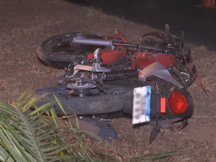 Homem de 66 anos morre após perder controle de moto e bater contra árvore em Campo Grande
