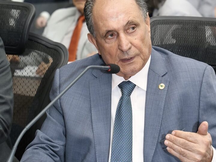 Zé Teixeira cobra melhorias em abastecimento, trânsito e infraestrutura náutica