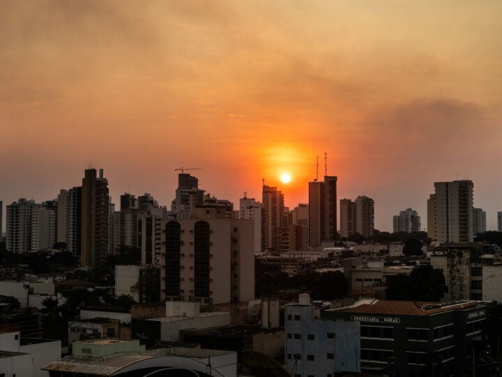 Domingo terá calor de 40°C, umidade crítica e risco de tempestades em MS