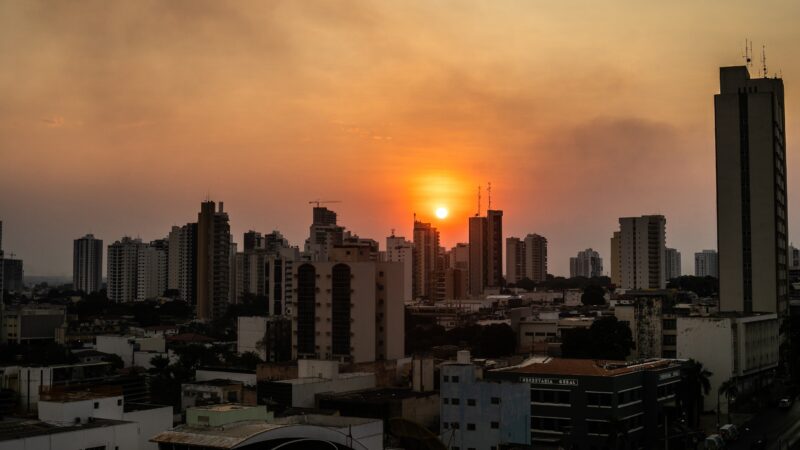 Domingo terá calor de 40°C, umidade crítica e risco de tempestades em MS