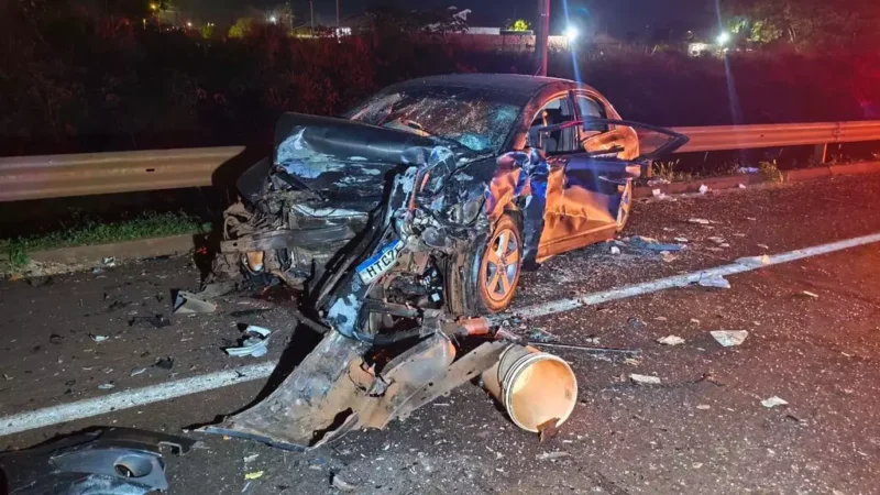 Colisão envolvendo três veículos deixa um morto e feridos na BR-163, em Dourados