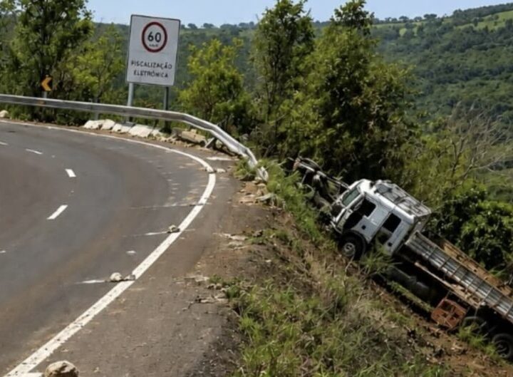 Acidente na BR-060 termina com morte após caminhão cair na Serra de Maracaju