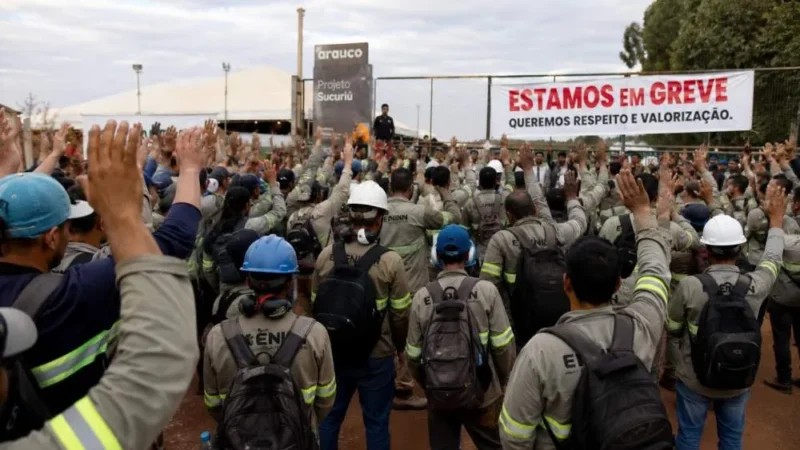 Funcionários da obra da Arauco entram em greve