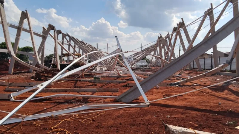 Desabamento de supermercado em construção deixa dois mortos e dois feridos em Campo Grande