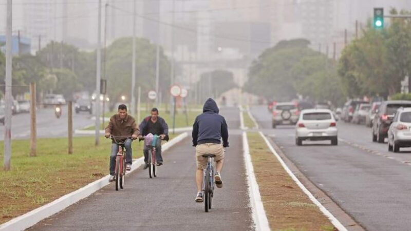 Frente fria avança sobre MS e provoca chuva forte, ventos e queda de temperatura
