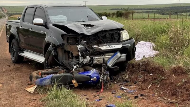 Motociclista morre em colisão frontal com caminhonete
