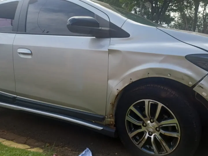 Motorista perde controle de Onix, bate em Palio e capota na Avenida Mato Grosso