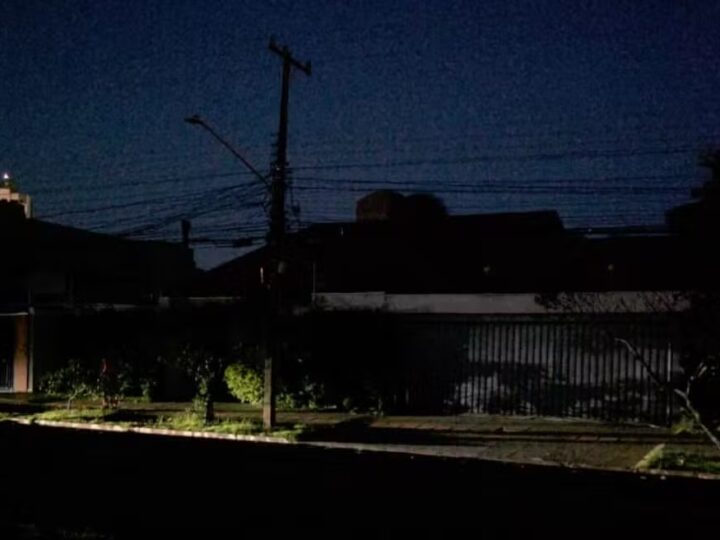 Moradores seguem sem energia dias após temporal e relatam prejuízos em Campo Grande